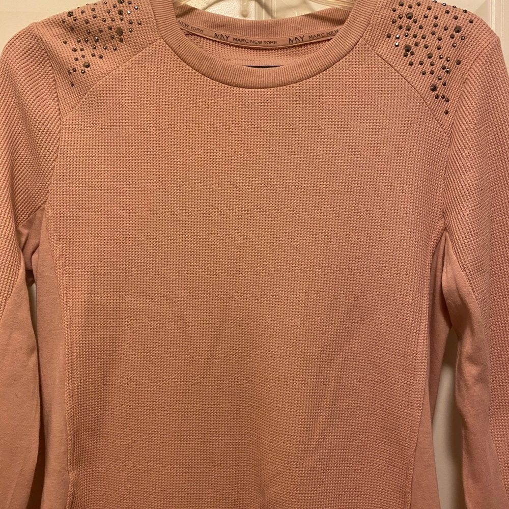 Stuttered thermal shirt